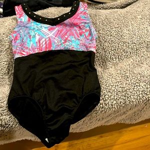 Black leotard girls size 4/5 XS w pink, turquoise, purple & white. Pre-loved🩷*2